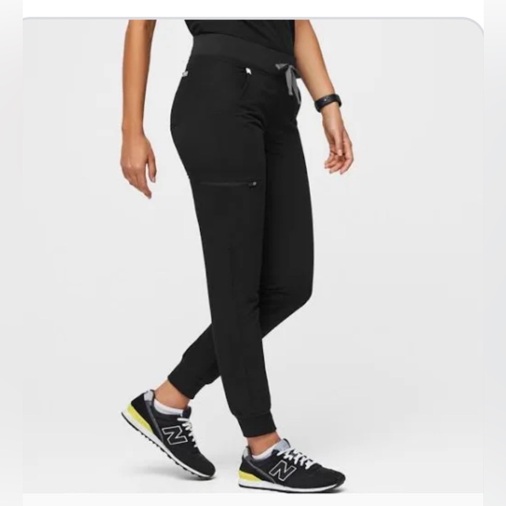 FIGS black Zamora high rise joggers scrub pants